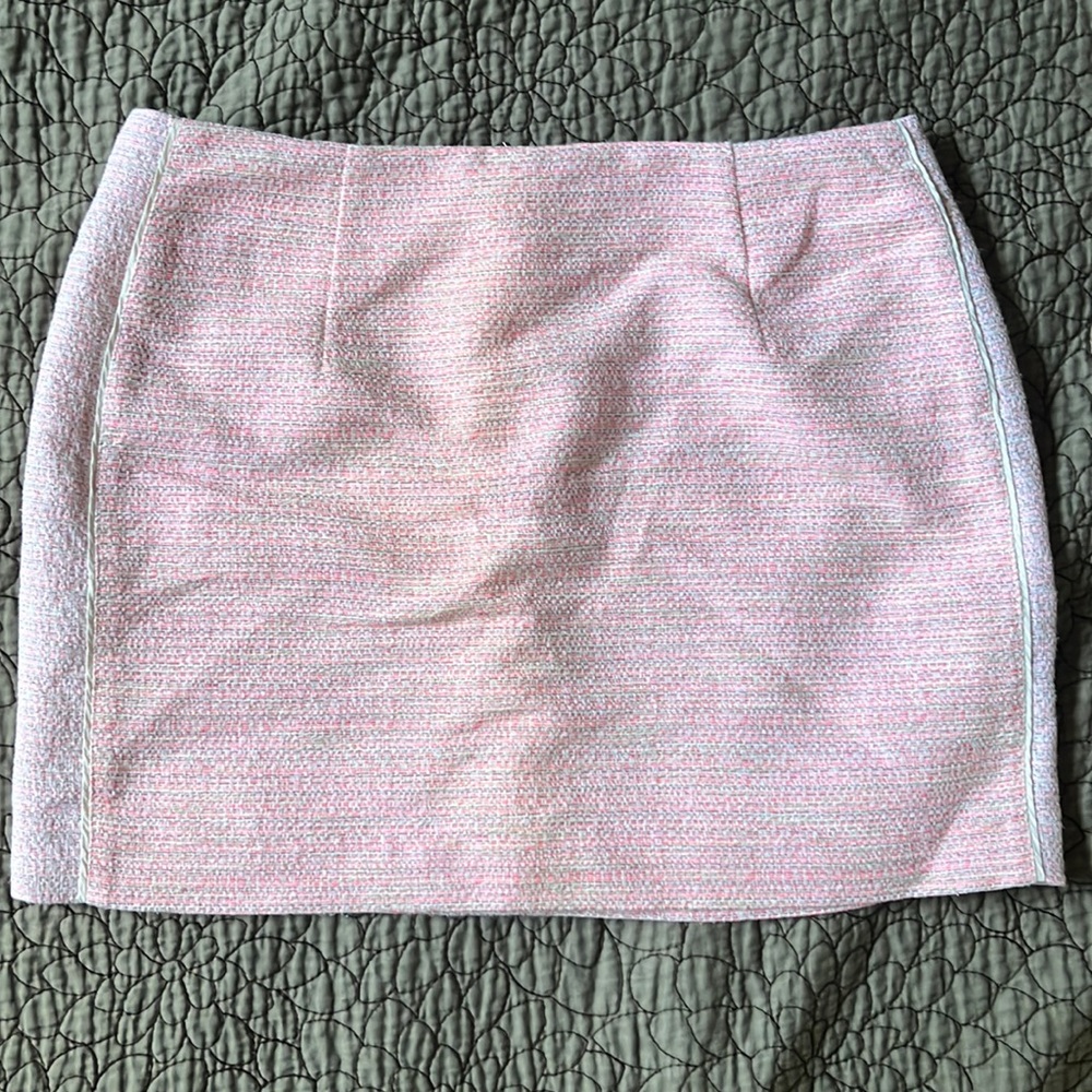 DISCOUNTED SHIPPING 📦 Wilfred mini skirt